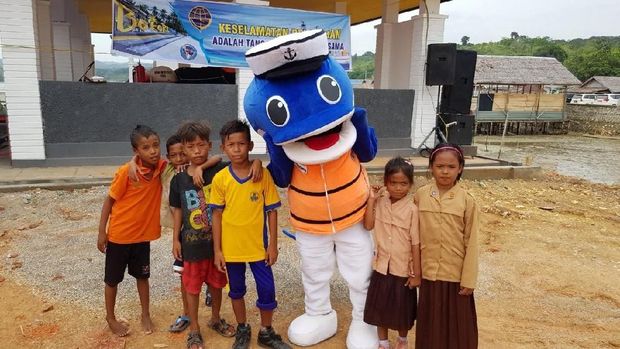Pentingnya Life Jacket untuk Penumpang Kapal Kecil di Daerah