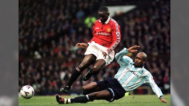 MU meraih enam gelar Liga Inggris di era 1990-an.