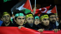 Demo di Istanbul ini diikuti oleh berbagai usia. Foto: Huseyin Aldemir/REUTERS