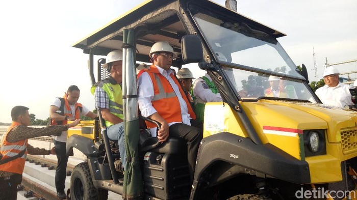 Pantau Langsung LRT Palembang, Menhub Jajal Lintasan Pakai Lori