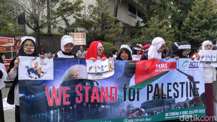 Aksi Masyarakat Kecam Trump Soal Yerusalem di Bundaran HI
