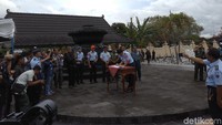 Tiba di Yogyakarta, Marsekal Hadi mengajak rombongan ziarah ke makam Panglima Besar (Pangsar) Jenderal Soedirman di kompleks Taman Makam Pahlawan (TMP) Kusumanegara. (Foto: Ristu Hanafi/detikcom)