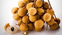Buah dengan isian berwana putih dan berbiji hitam ini ternyata berasal dari Cina Selatan. Rasanya manis dan bertekstur kenyal. Kelengkeng dikenal dunia dengan nama Logan (bahasa Cina) yang artinya mata naga. Foto: Istimewa