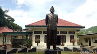 Lokasi pertama adalah Museum Jenderal AH Nasution di Jalan Teuku Umar No 40, Menteng, Jakarta Pusat. Sebelum menjadi museum, dahulu rumah itu merupakan kediaman dari sang Jenderal besar (Seysha Desnikia/detikcom)