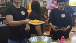 Begini Cara Kaesang Pangarep Menggoreng Pisang Kesayangan
