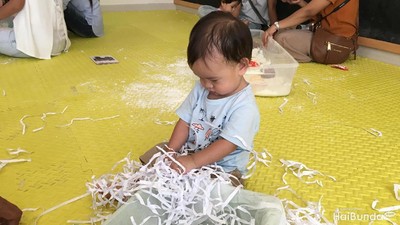 Asyik Banget Ya, Nak, Main Sensory Play-nya