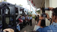 Selanjutnya Marsekal Hadi mengajak rombongan untuk mengunjungi Museum Pusat Dirgantara Mandala. “Museum ini akan dijadikan sebagai museum terbesar di Asia Tenggara saat ini, dengan koleksi terbanyak yaitu lebih dari 60 pesawat dari blok Barat maupun Timur,” kata Hadi. (Foto: Ristu Hanafi/detikcom)