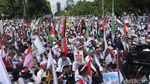 Penampakan Bendera Raksasa RI dan Palestina saat Aksi di Kedubes AS