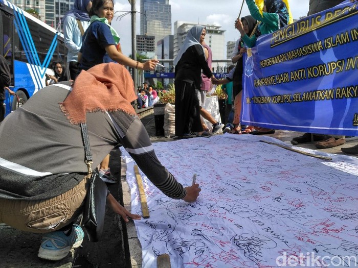 Tanda Tangan Dukungan untuk KPK Sambut Hari Antikorupsi