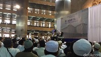 Sandiaga menghadiri Kajian Tauhid Bulanan yang digelar Daarut Tauhid di Masjid Istiqlal, Jakarta Pusat. Di sana, dia sempat meminta tips dan nasihat dari Aa Gym (Foto: Dok. Istimewa)