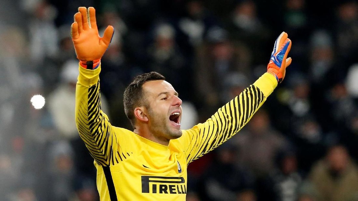 Samir Handanovic menilai Inter Milan masih belum sampai performa terbaiknya (Foto: Stefano Rellandini/REUTERS)