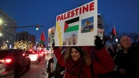 Bahkan di Amerika Serikat, tepatnya di Michigan, protes untuk Trump juga bergulir pada Jumat malam (8/12/2017) waktu setempat. Foto: Rebecca Cook/REUTERS