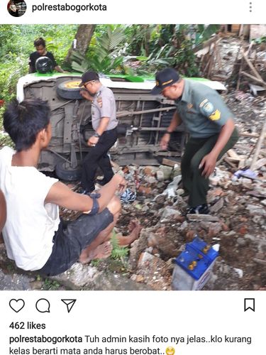 Foto Kecelakaan Sopir Angkot Ini Bikin Bingung Netizen di Medsos
