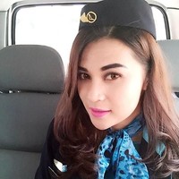 Angelina Marcela Pusung adalah pramugari cantik yang berpenampilan stylish dangan rambut warna coklat. Dia merupakan pramugari maskapai NAM Air. Foto: Instagram