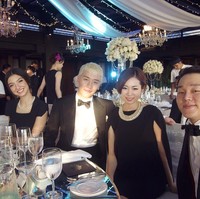 Jika foto sebelumnya, acara pada siang hari. Inilah foto pesta pada malam harinya. Lagi-lagi Raline duduk bersama dengan oppa Seungri.  Foto: dok. Instagram (Raline Shah)