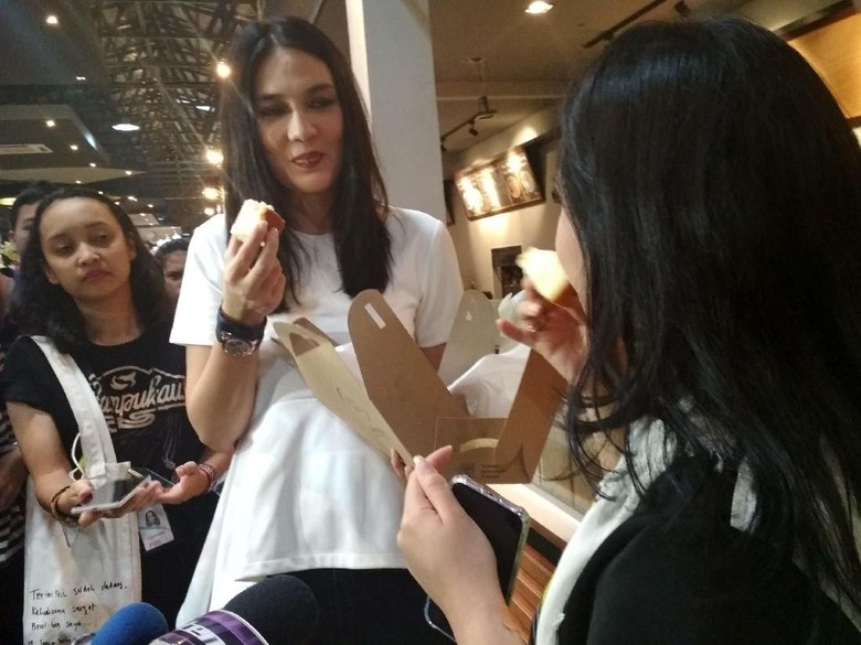 Buka Usaha di Tempat yang Sama, Luna Maya Merasa Disaingi Jedar? Buka Usaha di Tempat yang Sama, Luna Maya Merasa Disaingi Jedar?