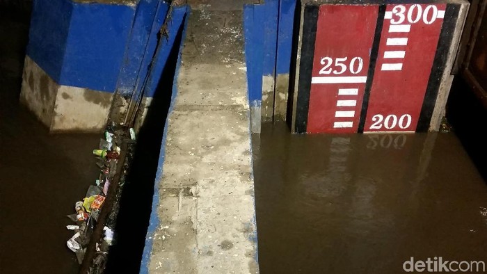 Kondisi Pintu Air Jembatan Merah, Mangga Besar, Senin (11/12/2017)