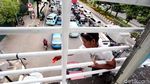 Antisipasi Musim Hujan, JPO di Jalan Kramat Raya Diperbaiki