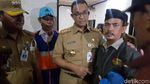 Tanggul Jatipadang Jebol Lagi, Anies Susuri Banjir Temui Warga