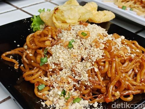 7 Tempat Makan Favorit Mahasiswa Di Malang Yang Paling Enak Murah<script async src=