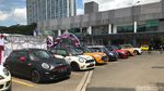 Wuih, Parkiran Ini Dipenuhi Mobil-mobil Mr Bean