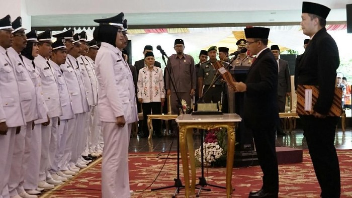 Lantik 51 Kepala Desa Terpilih, Ini Pesan Bupati Anas
