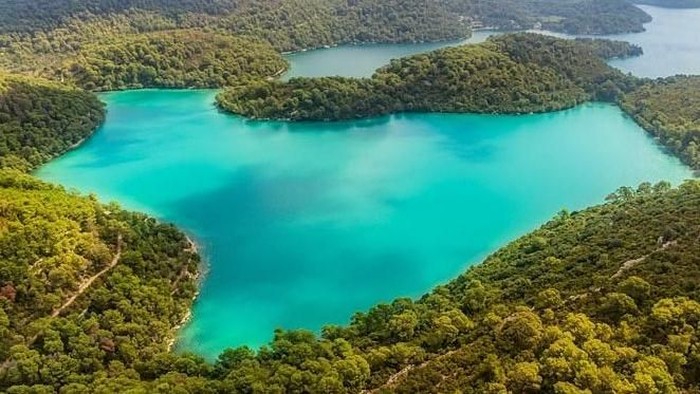 Pulau terpencil dunia yang cantik
