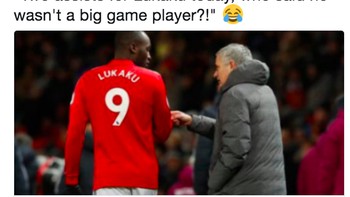 Mourinho yang tak bosan-bosannya memberikan arahan kepada Lukaku. Foto: Screenshot Twitter