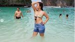 Hot Mom Alerts! Wulan Guritno Seksi Basah-basahan di Phuket