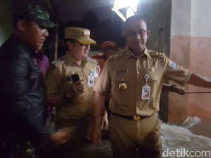 Anies Minta Tanggul Jebol yang Bikin Jati Padang Banjir Diperbaiki