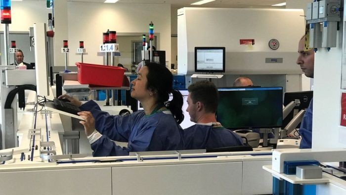 Robot Pembawa Sampel Laboratorium Bisa Gantikan Tugas Manusia