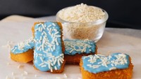 Nah, yang ini pisang nugget Sang Pisang buatan Kaesang Pangarep yang sedang nge-tren. Varian rasanya unik seperti Bluberry X Cheese Sprinkle. Ada juga Avocado X Milo dan Vanilla X Melon Sprinkle. Foto: Instagram sangpisang2017