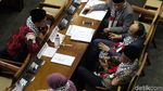 Ketika Anggota Dewan Kenakan Syal Palestina
