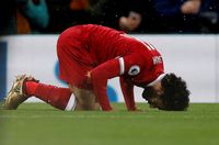 Mohamed Salah melakukan sujud setelah mencetak gol (Lee Smith/REUTERS)