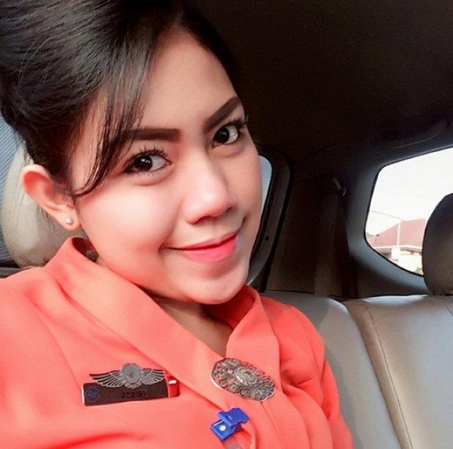 Frisca Cesaria adalah salah satu pramugari cantik maskapai Garuda Indonesia. Kecantikannya membuatnya begitu populer di sosial media terutama Instagram. Foto: Instagram