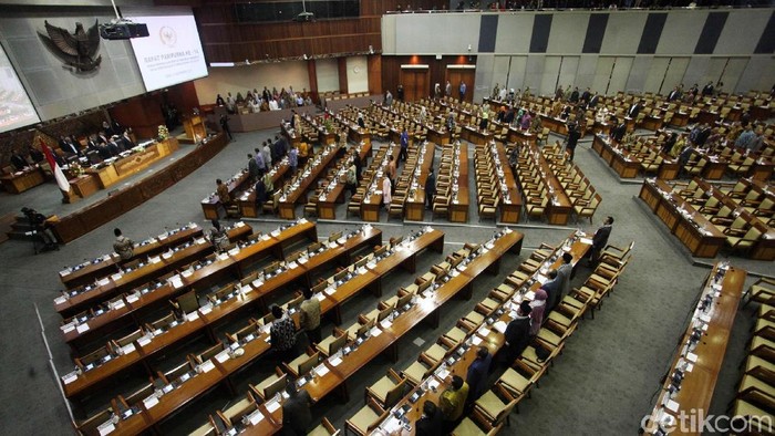 Setya Novanto menyatakan mundur dari jabatannya sebagai Ketua DPR, Senin (11/12/2017). Pengunduran diri Novanto dibacakan dalam rapat paripurna penutupan masa sidang hari ini.