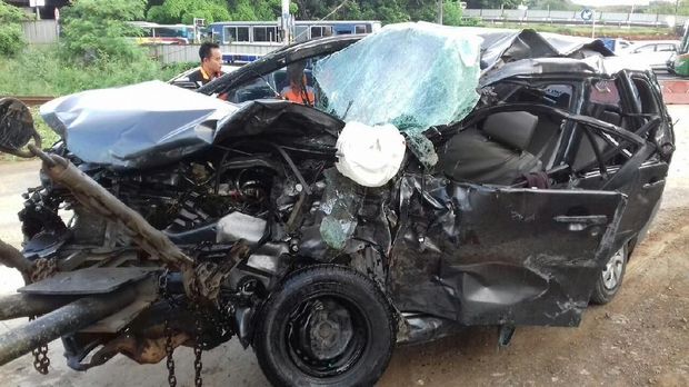 Begini Kondisi Mobil Usai Kecelakaan di Tol Cawang