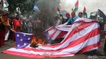 Demo di Kedubes AS, Foto Trump dan Bendera AS Dibakar