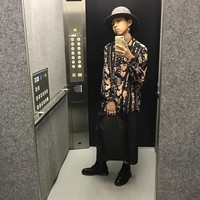 Yoshi kerap kali selfie dengan tampilan streetwear khas Tokyo. Foto: Instagram