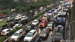 Foto: Macet di Jalan Gatot Subroto Usai Hujan Reda