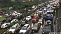 Kemacetan terjadi di ruas Jalan Gatot Subroto yang mengarah ke Kuningan. (Foto: Indra Komara/detikcom)