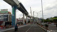 Sementara itu, Direktur Operasional PT Waskita Karya Adi Wibowo mengatakan, bahwa saat pelaksanaan Asian Games mendatang hanya akan ada 5 dari 13 stasiun yang beroperasi. Hal ini dikarenakan 8 stasiun lagi masih dalam pengerjaan dan dipastikan tidak selesai saat pesta olahraga tingkat Asia mendatang.