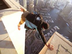 Ada yang Mati, Aksi Menantang Maut Seperti Ini Sebaiknya Berhenti