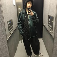 Pemilik akun Instagram @_____226_____ ini memang terlihat menarik dengan gaya busananya yang unik dan pose bak model. Foto: Instagram