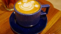 Nah, bagi Anda yang sedang berada di Jalan Cipete Raya No. 66, kafe milik kaka Raisa ini punya ragam kopi enak. Salah satunya cappuccino yang diracik dari kopi asal Aceh Gayo dan Brazil. Namanya Dua Coffee Shop! Foto: Dok. detikFood