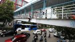 Antisipasi Musim Hujan, JPO di Jalan Kramat Raya Diperbaiki