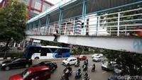 Perbaikan tersebut untuk memberikan kenyaman warga yang melintas di JPO.