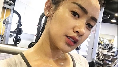 Foto: Cita Citata Pamer Tubuh Basah Berkeringat Habis Olahraga