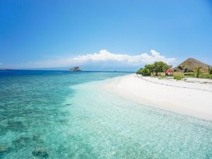 Pulau Kenawa, Pulau Tak Berpenghuni dengan Pesona Menakjubkan