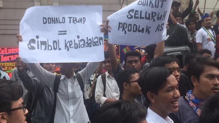 Kecam Pernyataan Trump, Mahasiswa Demo Konjen AS di Medan